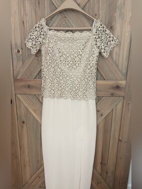 Elegant dress with embroidered bodice